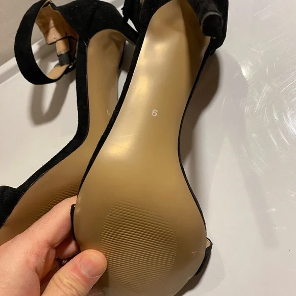 Sandals - Picture 4 of 5